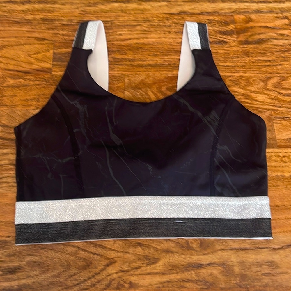 Black padded sports bra